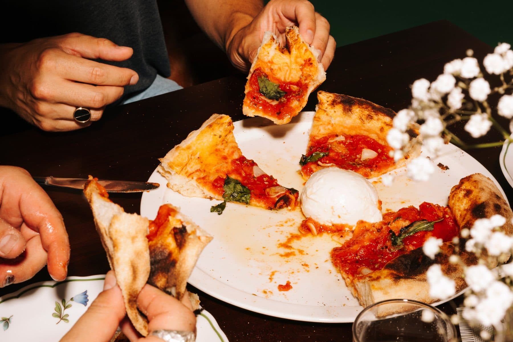 Guests sharing a fresh sourdough margherita pizza at PIENO