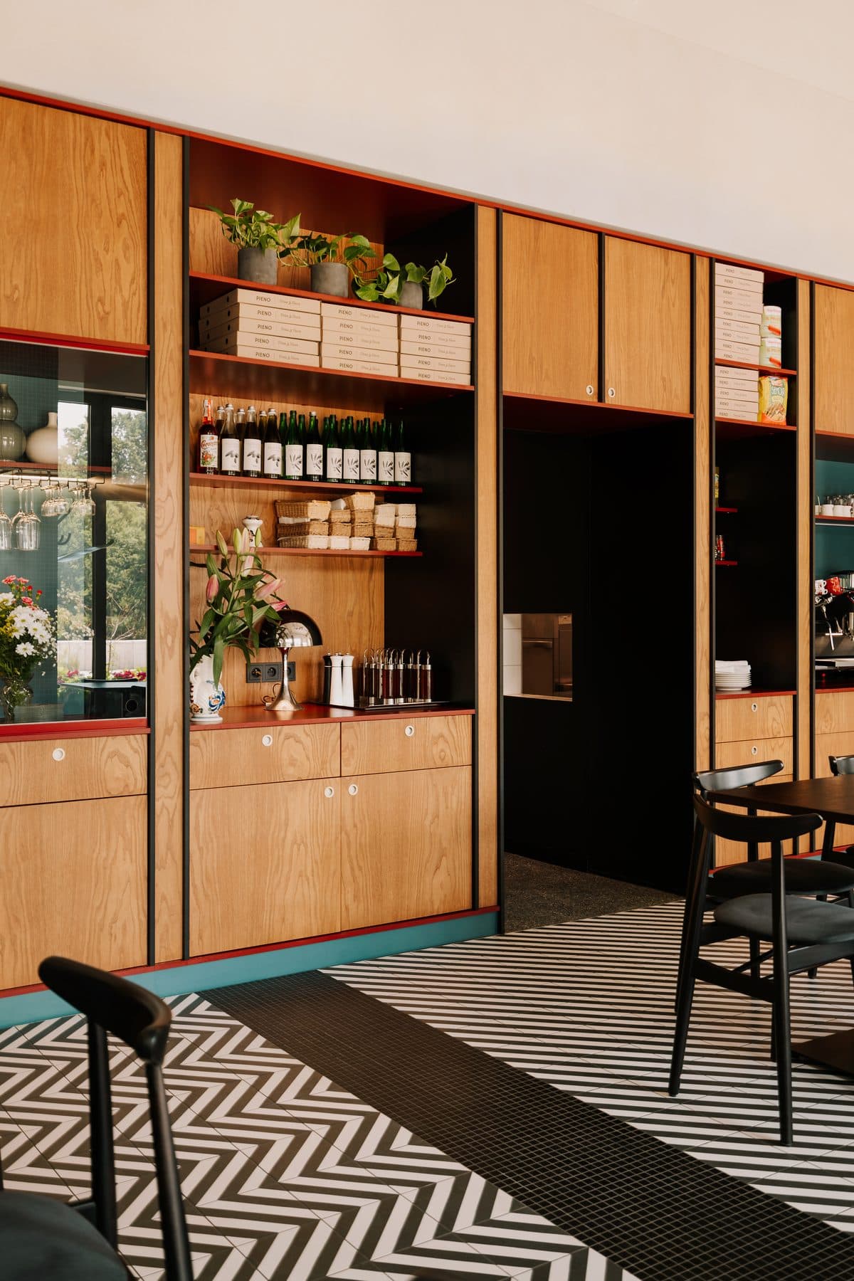 Wnętrze PIENO — bar i lada