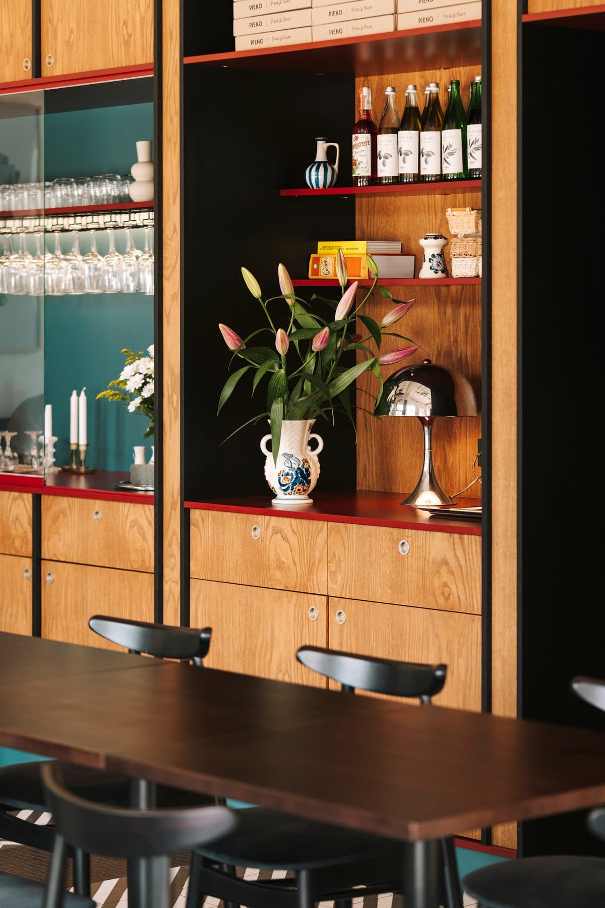A shelf of wines and flowers in the PIENO interior
